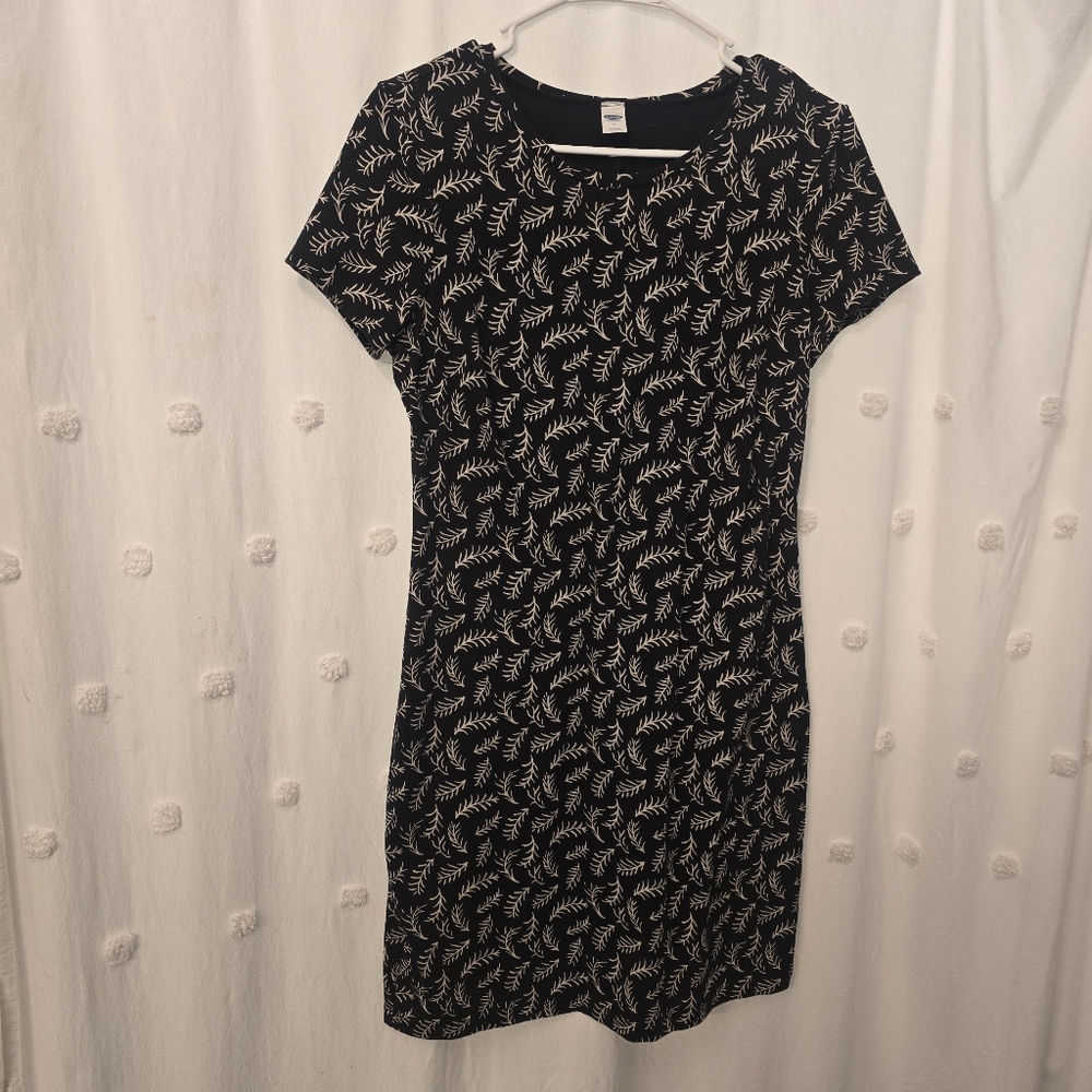 Old Navy Black Leaf Print Dress Size Medium